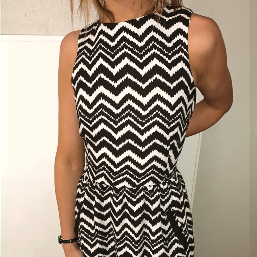 Black and white chevron dress with pockets!